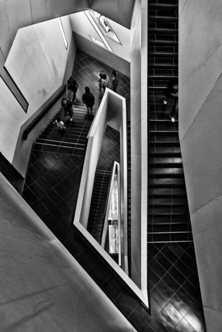 A Royal Ontario Museum (ROM) lépcsőháza, Toronto (CA) 2025. 08.