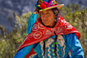 Asszony helyi népviseletben, Cordillera Blanca (PE) 2026. 07.