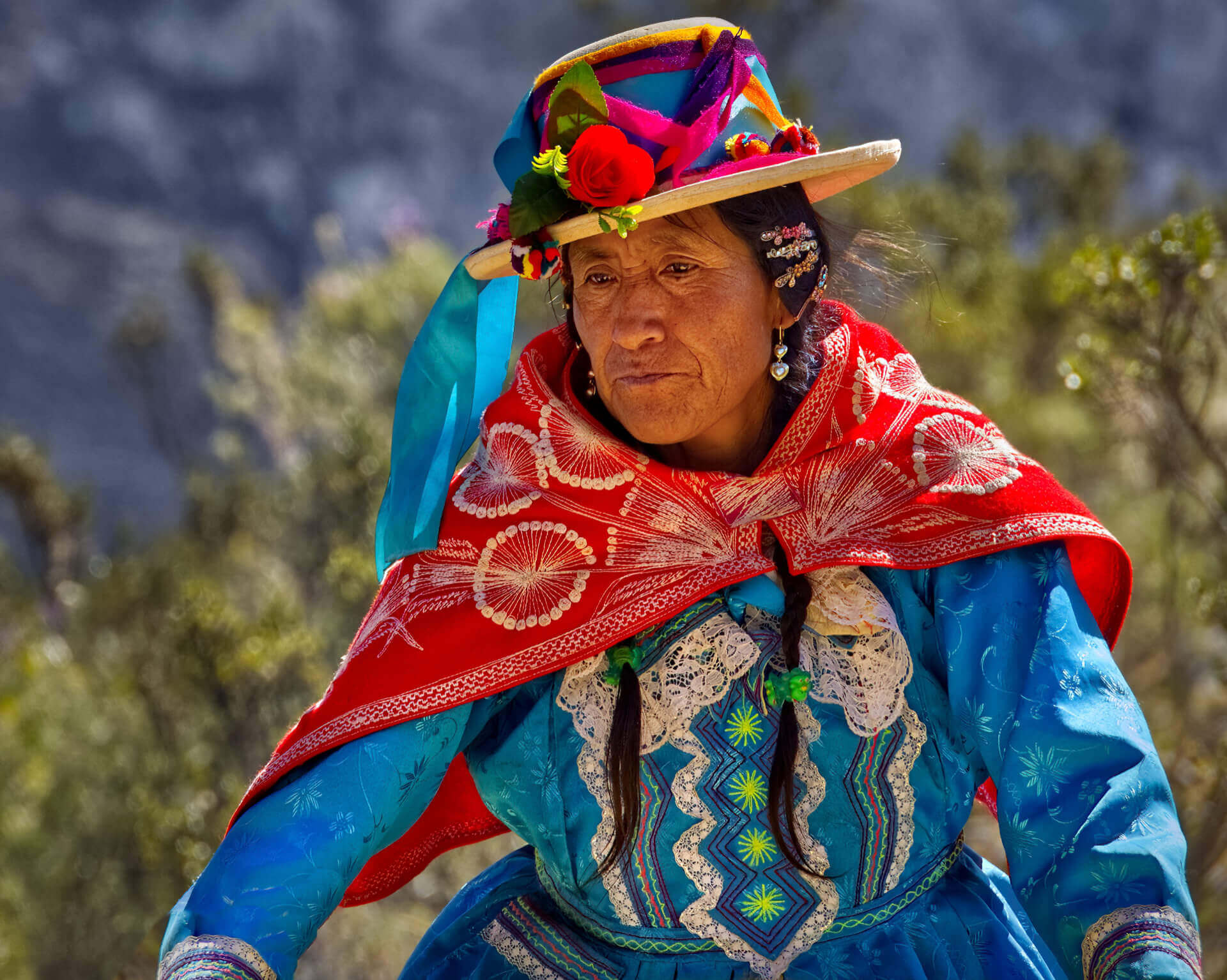 Asszony helyi népviseletben, Cordillera Blanca (PE) 2026. 07.