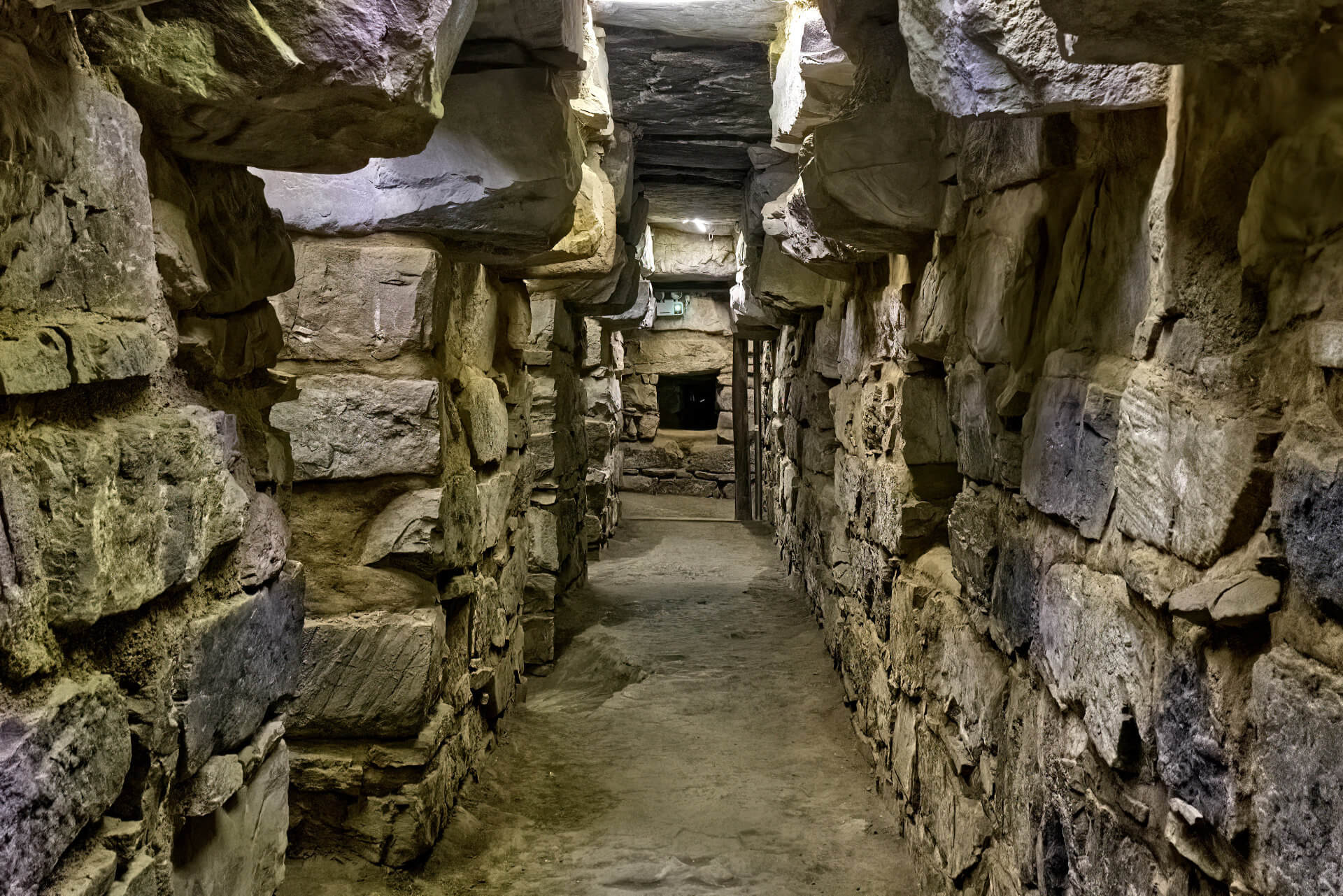 Az átjáró- és kamrahálózat egyik folyosója - a régészeti lelőhelyen, Chavin de Huantar (PE) 2026. 07.