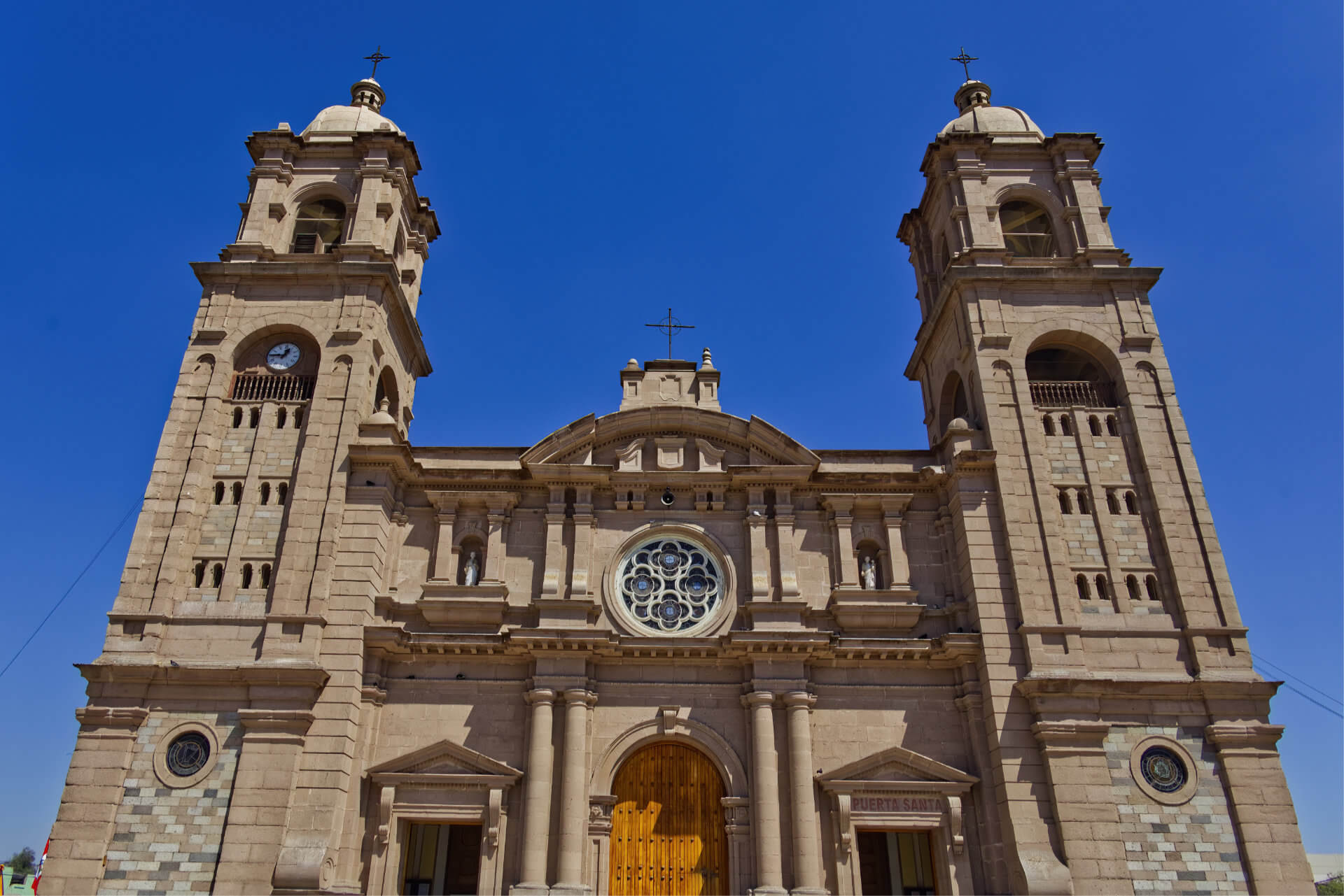 A katedrális homlokzata, Tacna (PE) 2026. 08.